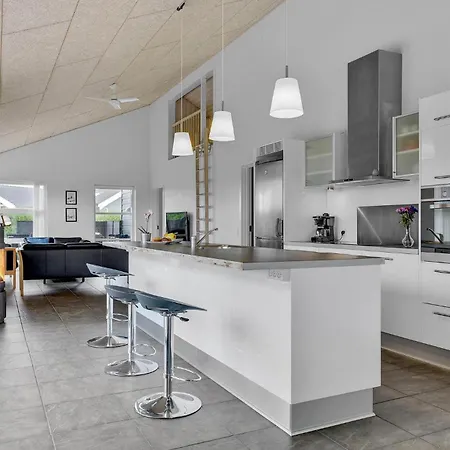 Four-bedroom In Sydals 펜션 Nedre Lysabild