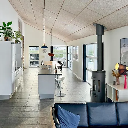 Four-bedroom In Sydals * Skovbyballe